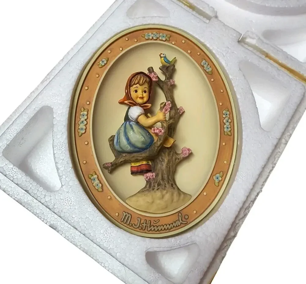 NEW Limited Edition Goebel Hummel 1996 Apple Tree Girl Wall Plate with COA